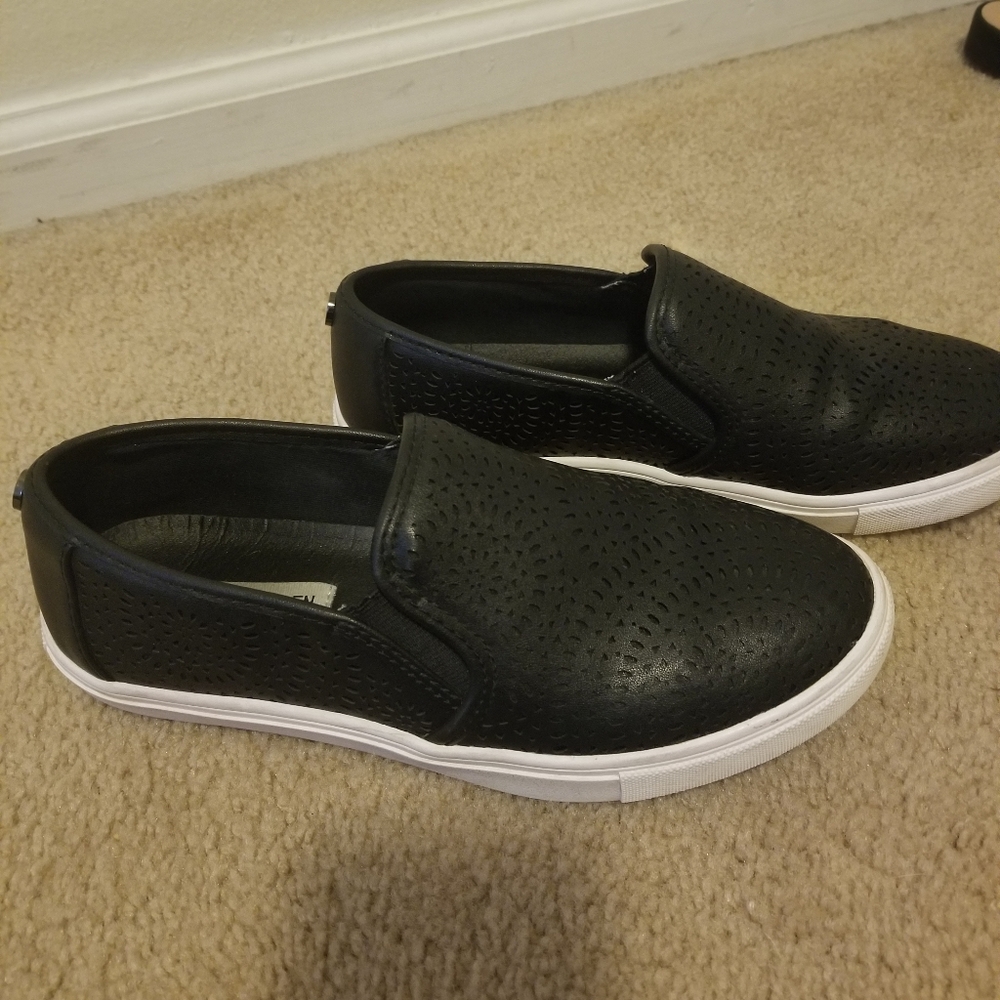 Steve madden slip ons